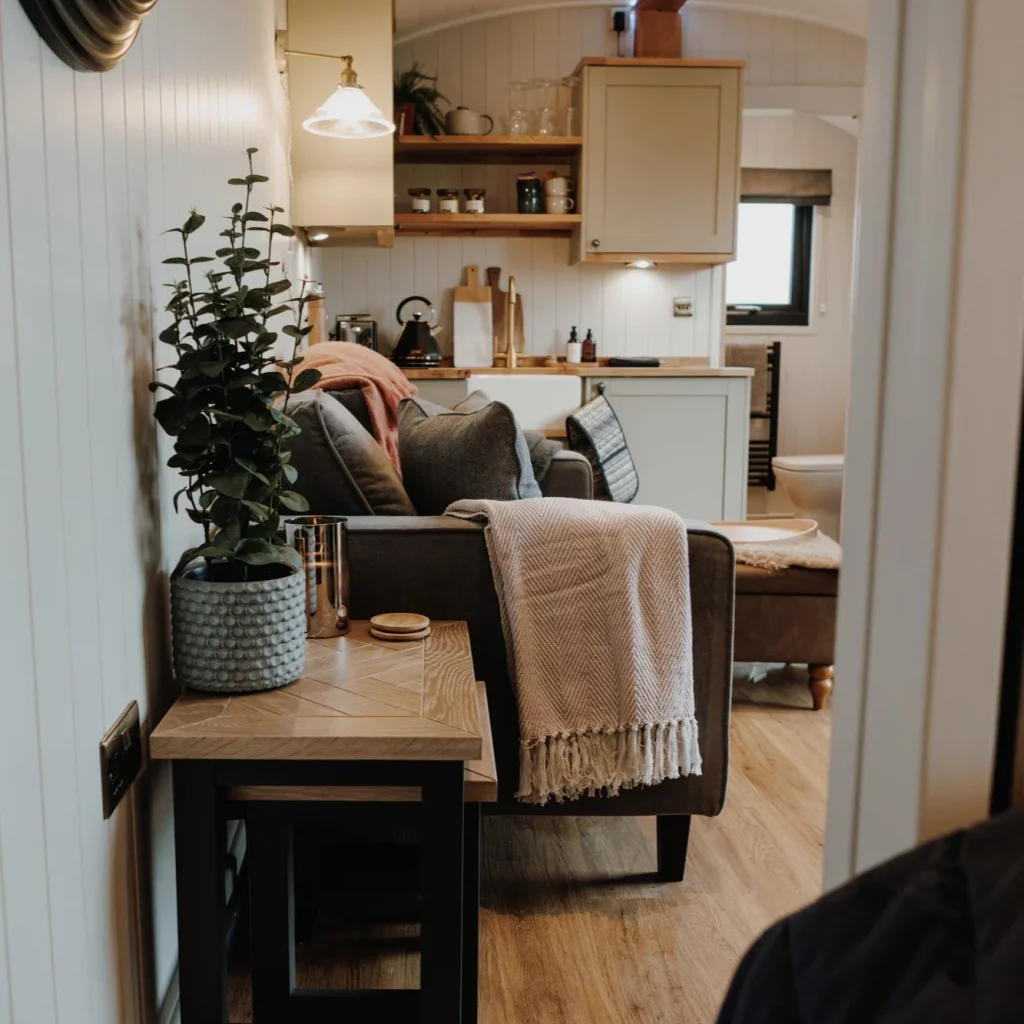 The Crosby - Luxury Glamping Shepherd's huts - Living Space