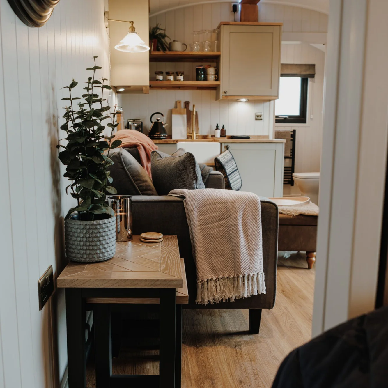 The Crosby - Luxury Glamping Shepherd's huts - Living Space