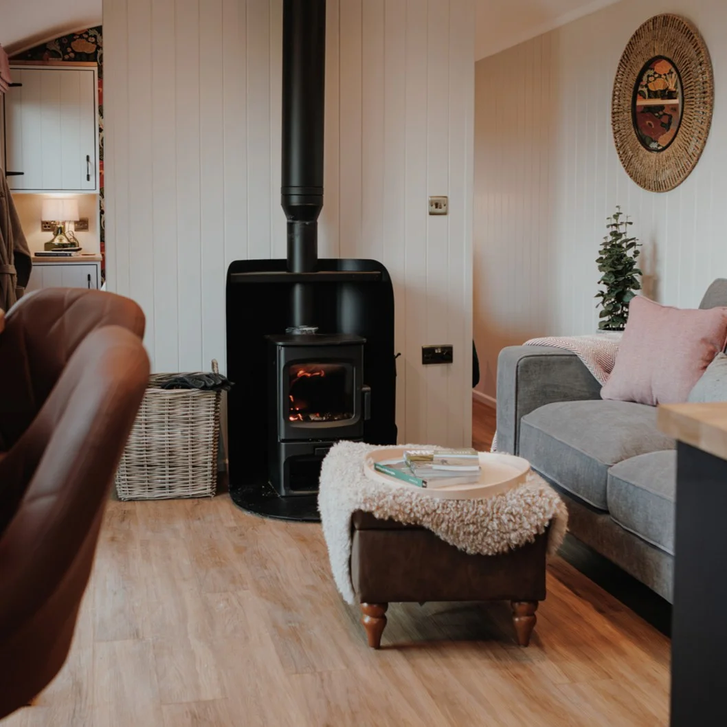 The Meaburn - Luxury Glamping Shepherd's huts - Living Space / Log burner